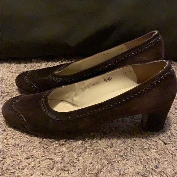 Vintage Brown suede Ferragamo heels - Picture 2 of 6